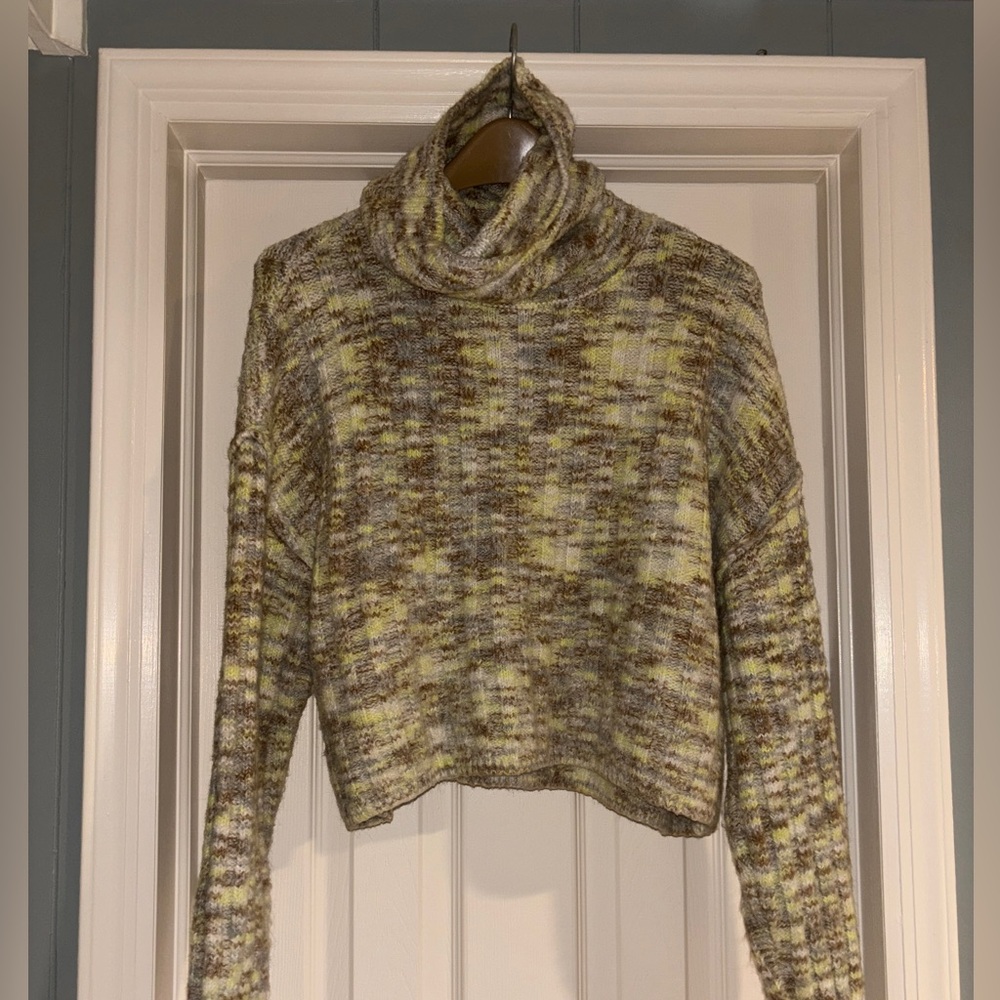 CROPPED TURTLENECK SWEATER